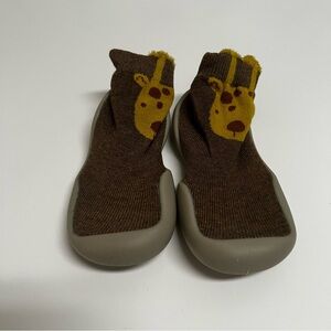 5/$20 Brown Giraffe Sock Shoes